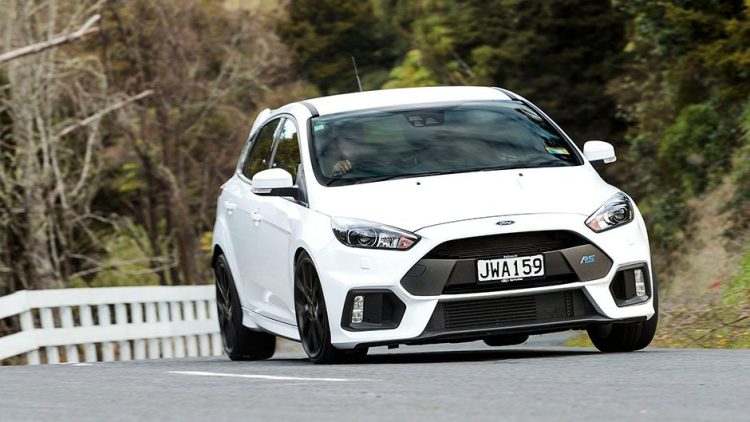 2017 Ford Focus RS Vs VW Golf R Comparison - NZ Autocar