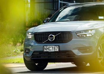 Volvo XC 40 front grille close up view