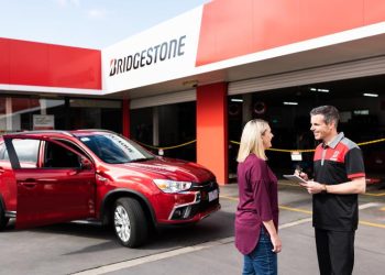 Bridgestone technician handing car keys to customer