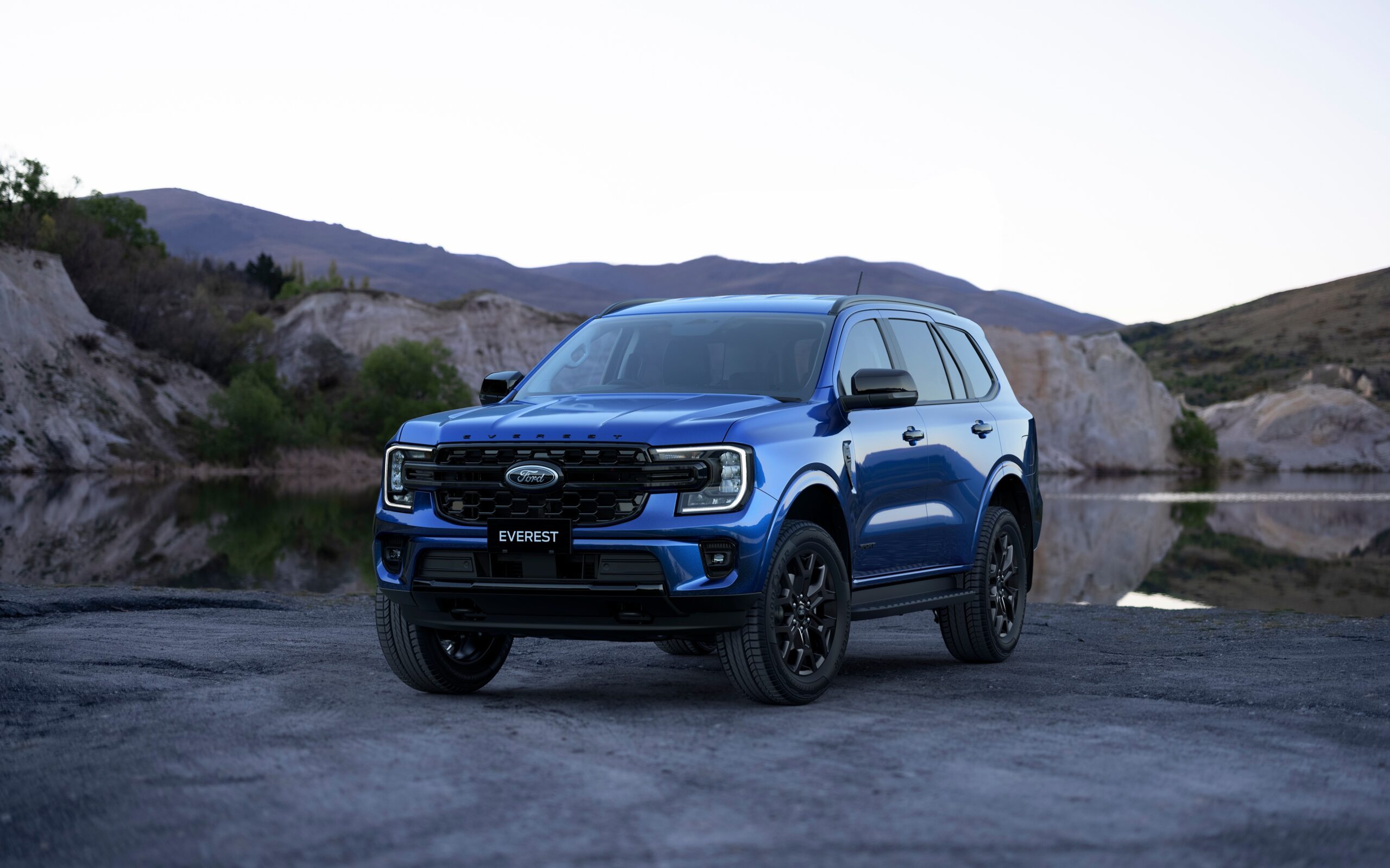 Ford reveals newlook Everest, gives it a more aggressive look and a V6