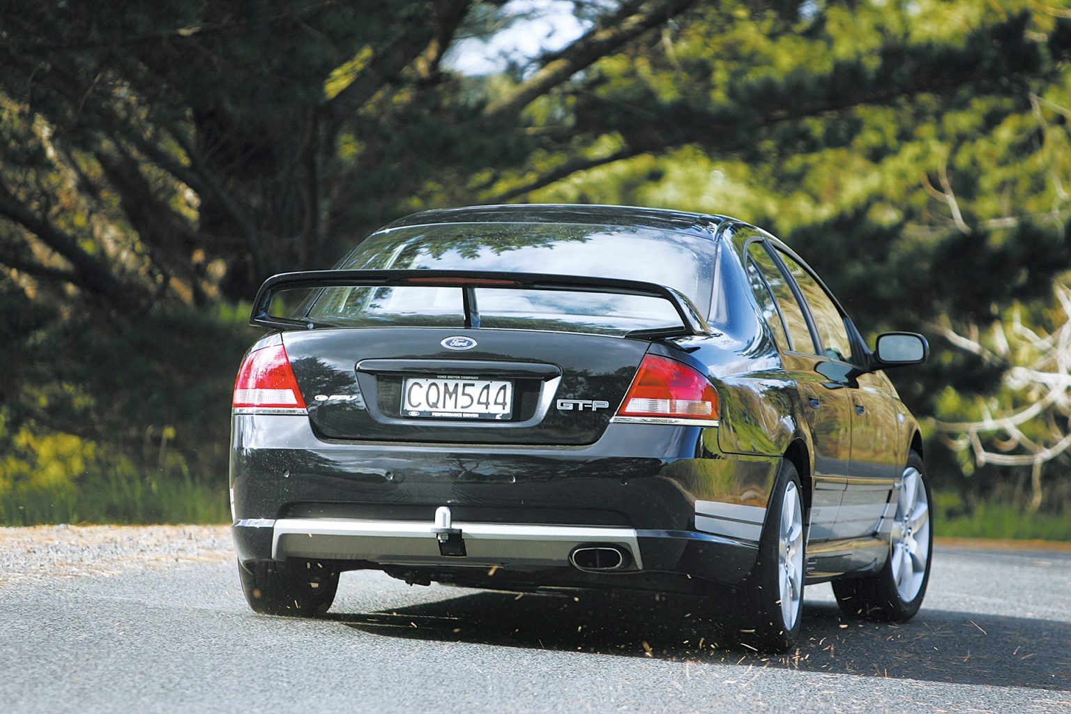 2005 FPV GT-P Mk II vs HSV Clubsport R8 review - NZ Autocar