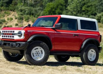 Ford Bronco hero shot