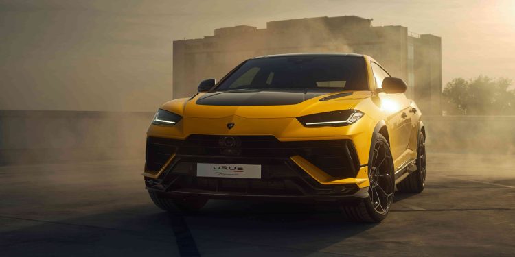 Lamborghini Urus Performante front three quarter view outside