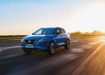 Nissan Qashqai front three quarter view driving