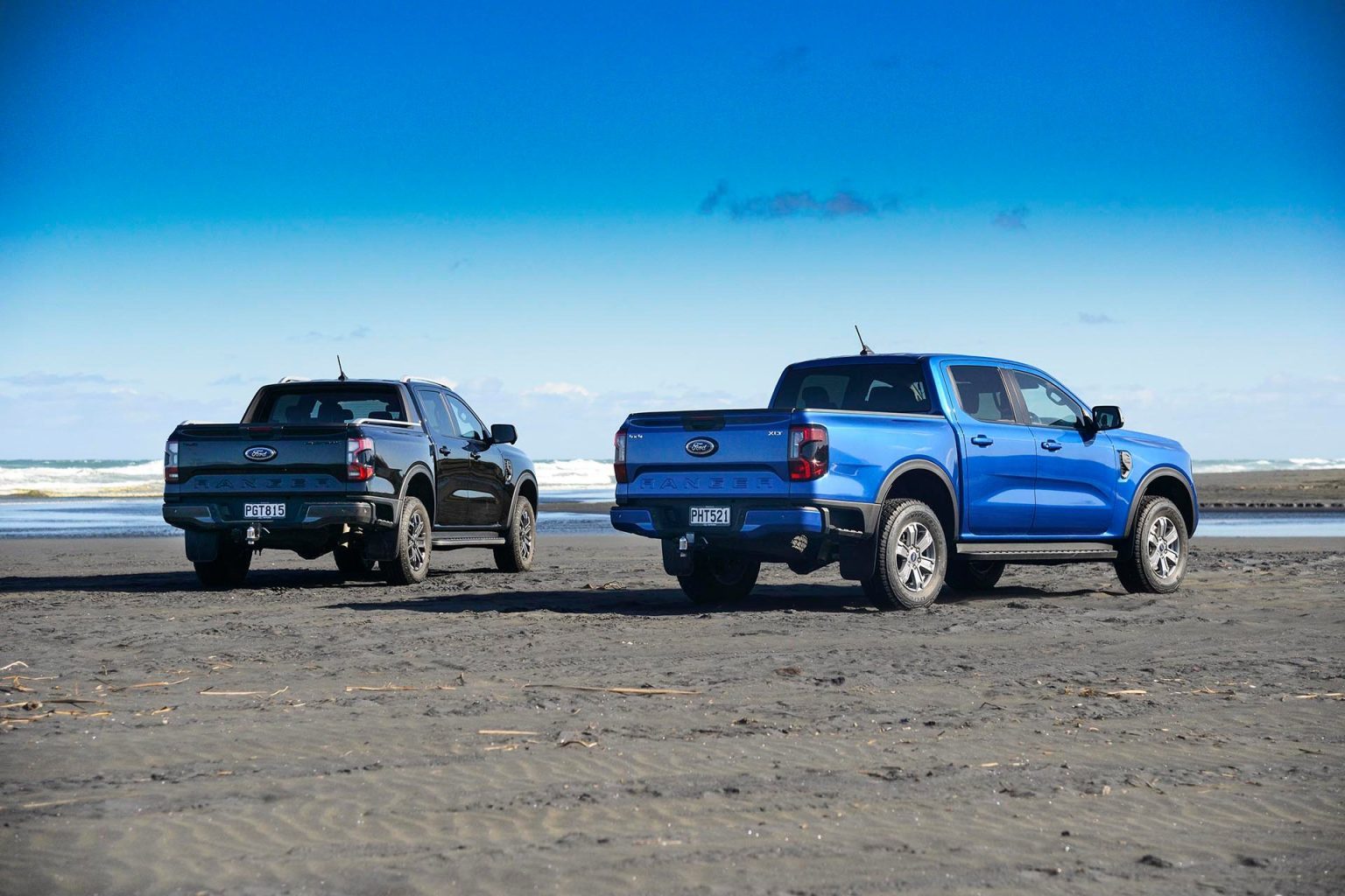 2022 Ford Ranger Wildtrak V6 vs Ford Ranger XLT 4x4 comparison review ...