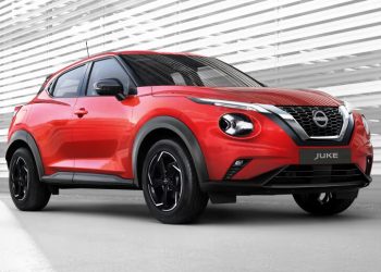 Nissan Juke front three quarter view