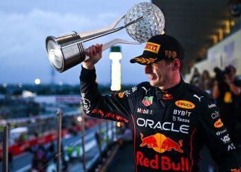 Max Verstappen holding trophy