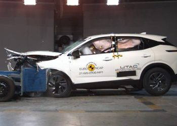 Nissan Qashqai side view crash test