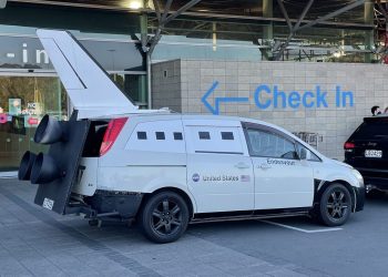 Nissan Presage space shuttle rear three quarter view