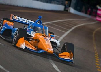 Scott Dixon racing IndyCar in St. Petersburg 2023