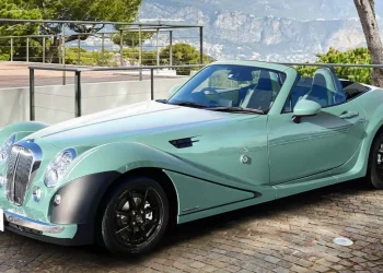 Mitsuoka Himiko front three quarter view