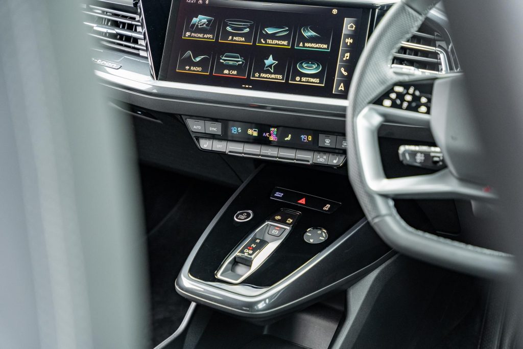 Audi Q4 2023 centre console