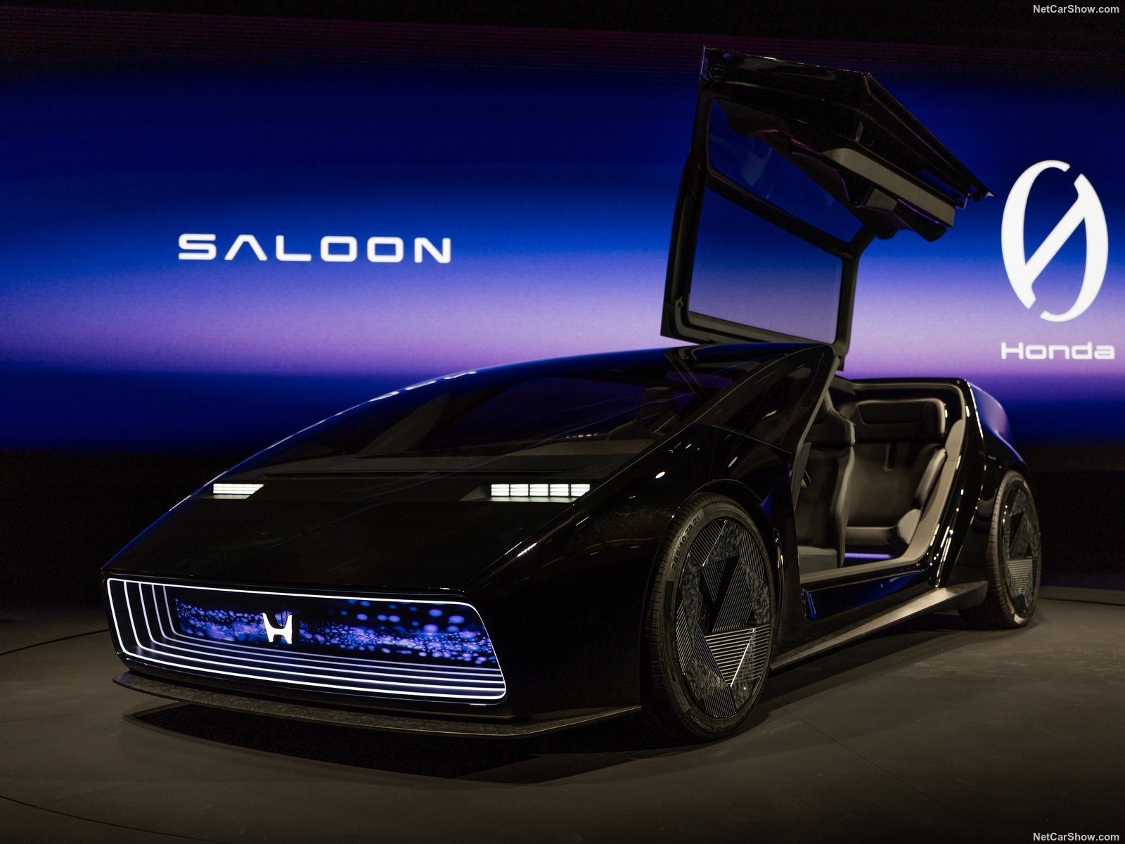 Scissor door of Honda Saloon concept.
