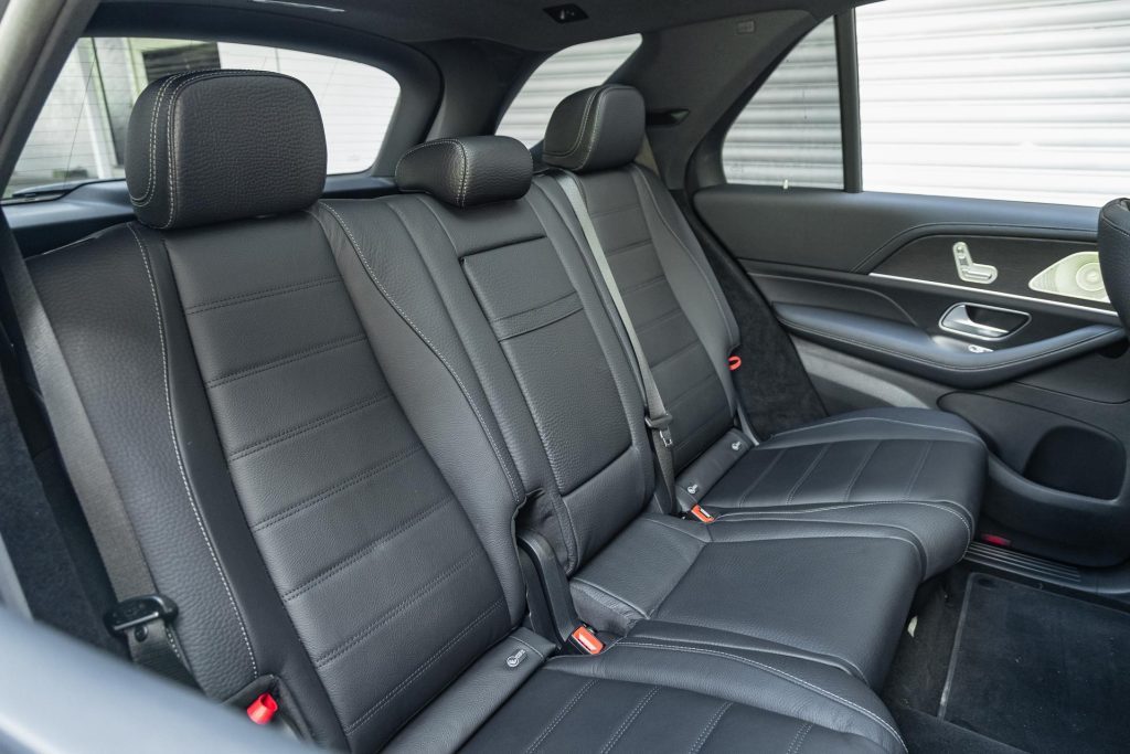 Middle row seat space in the Mercedes-Benz GLE 450 d 4MATIC