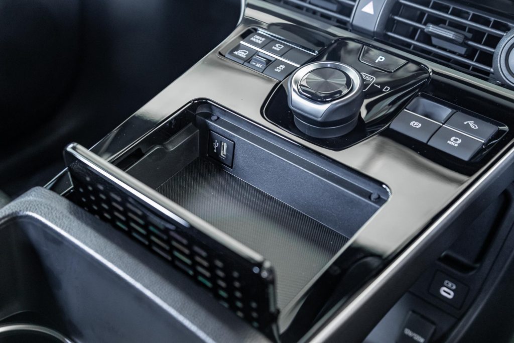 Centre console in the Subaru Solterra