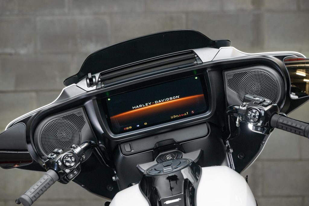 Harley-Davidson Road Glide and Street Glide screen and speaker