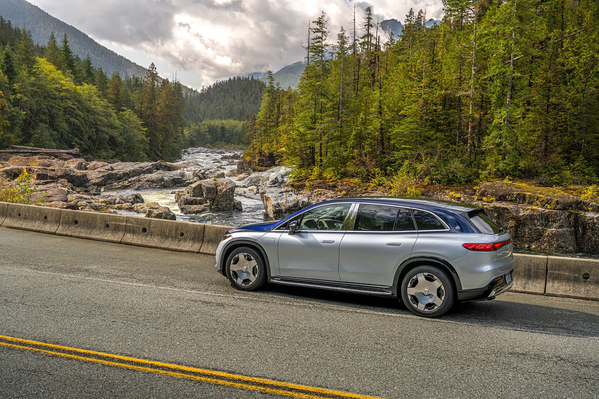 Alpine setting for EQS 680 SUV.