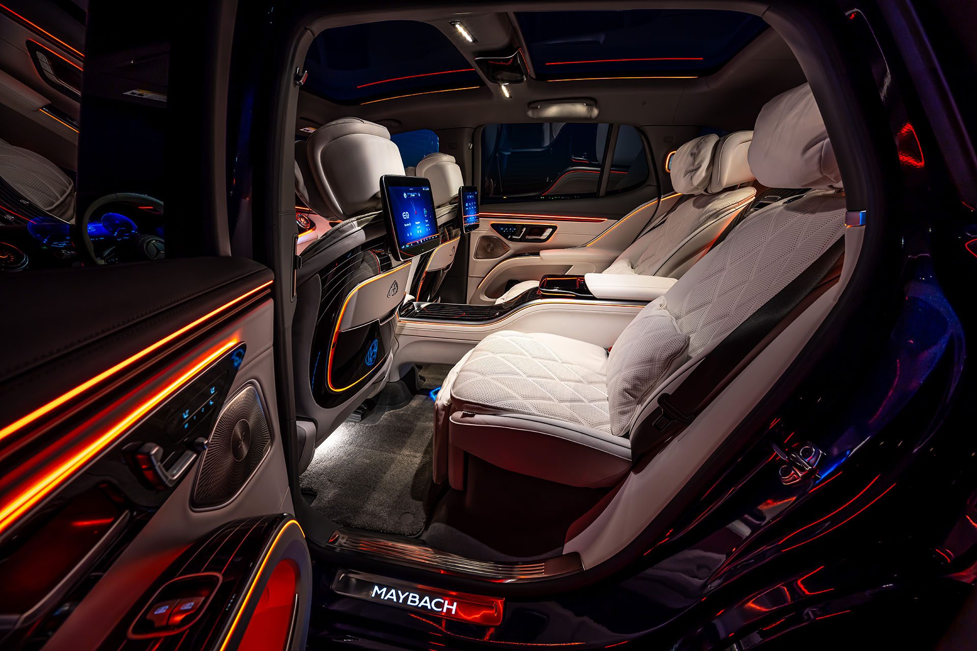 Rear seats take precedence in the EQS 680 SUV.