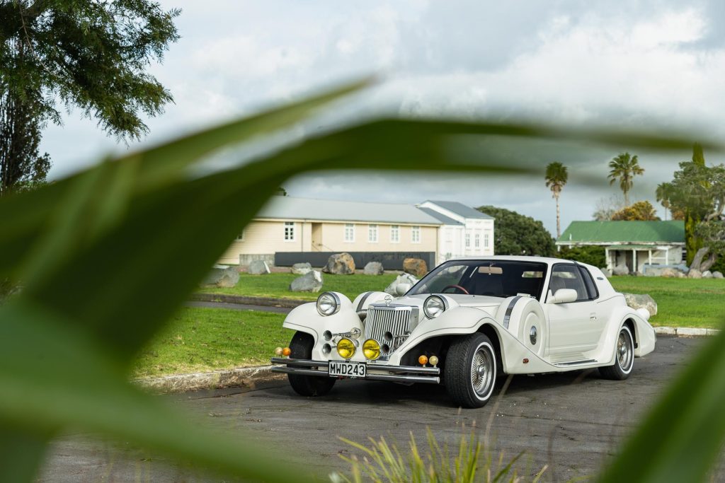 Mitsuoka Le-Seyde in white, showing front horns and fog lights