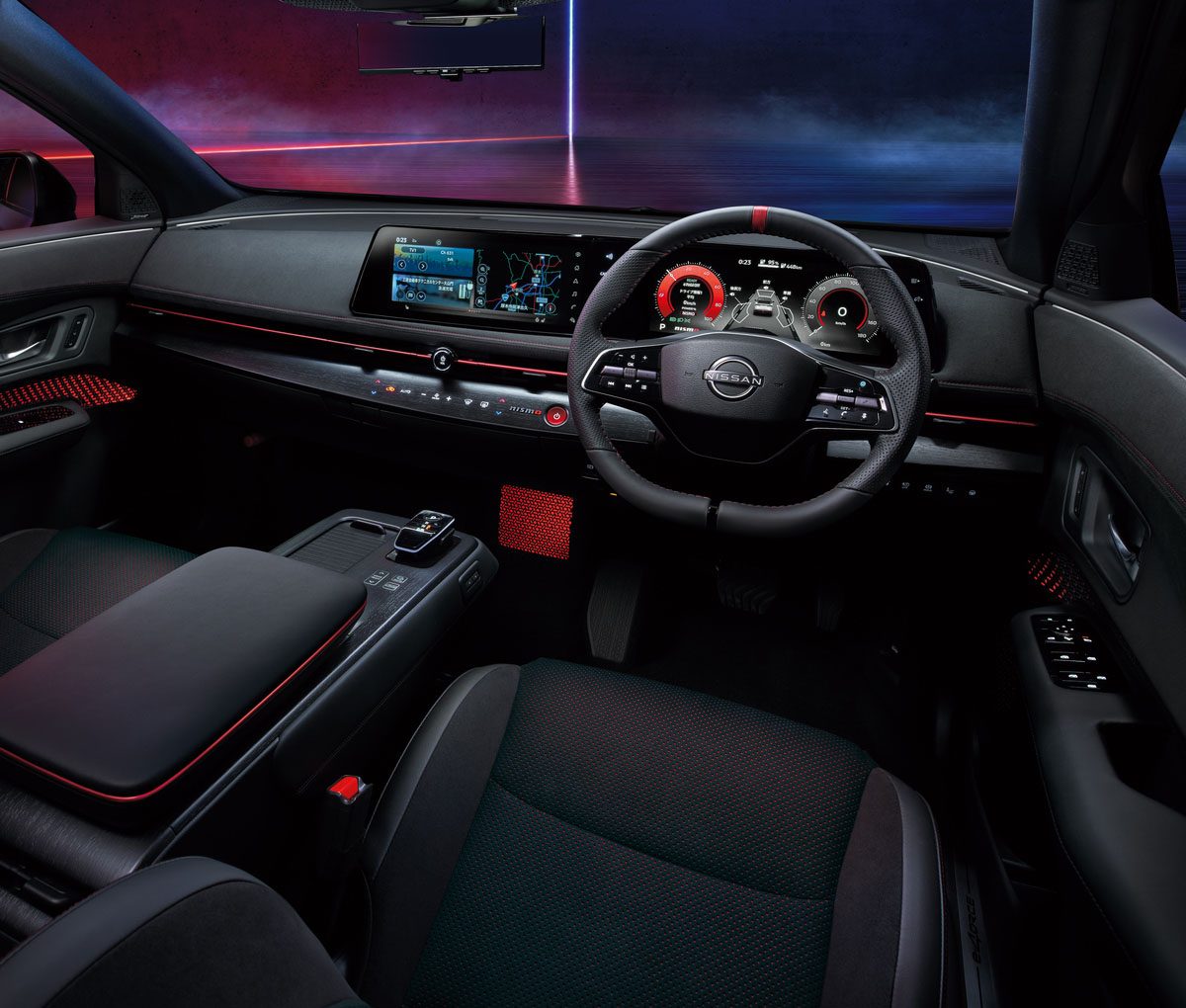 Red lines typical of Nismo interiors.