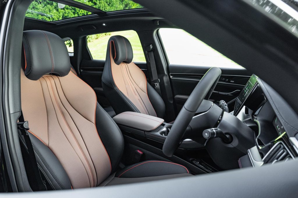 Front seat layout inside the BYD Sealion 6 Dynamic