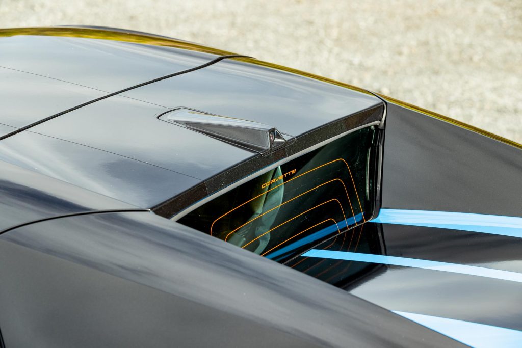 Glass wind buffer panel on the Corvette Stingray