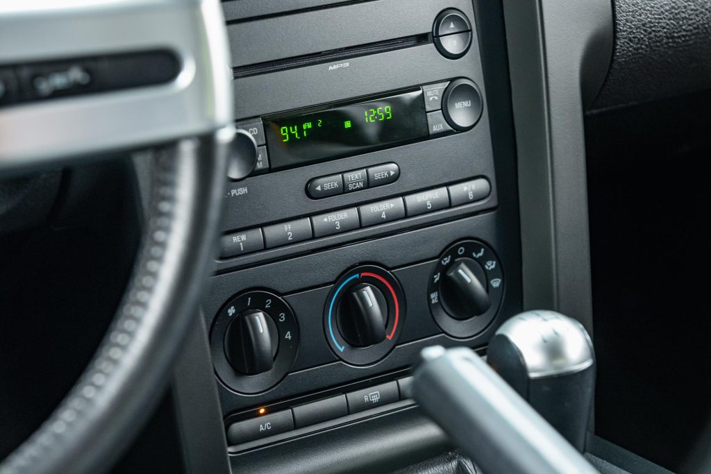 2007 Ford Mustang GT centre console and AC controls