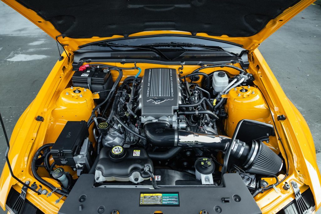 V8 engine bay in the 2007 Ford Mustang GT