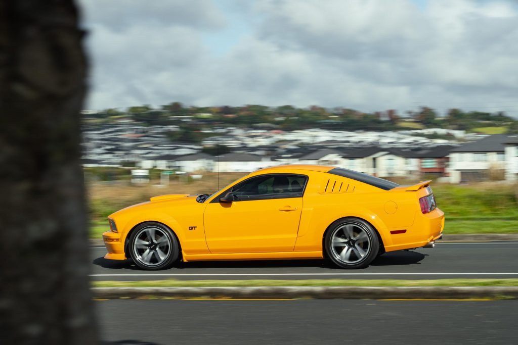 2007 Ford Mustang GT side panning shot