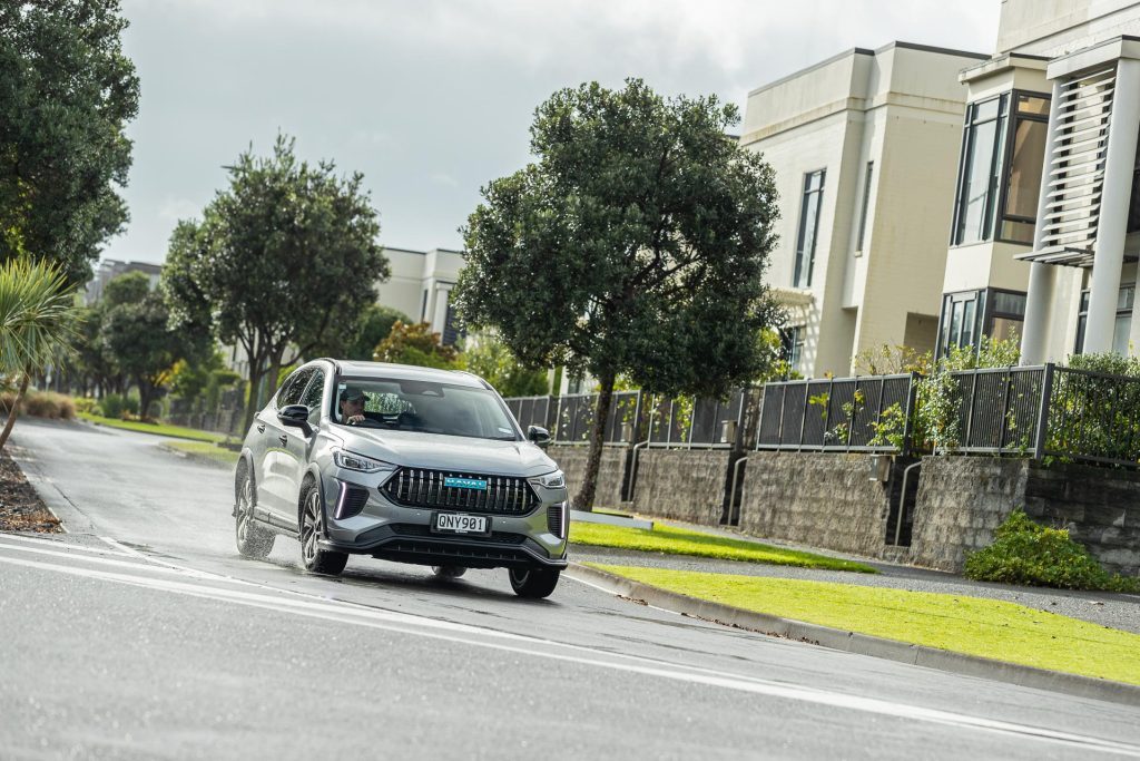 Cornering view of the Haval Jolion