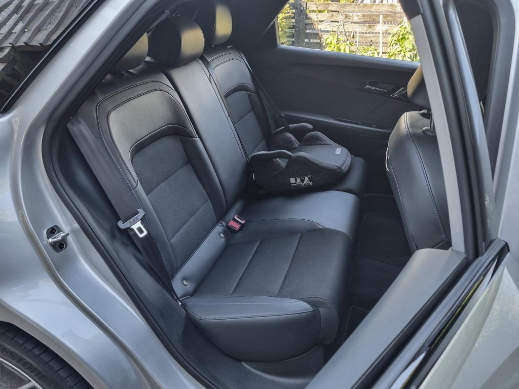 Rear seat space inside the MG4 Long Range 77