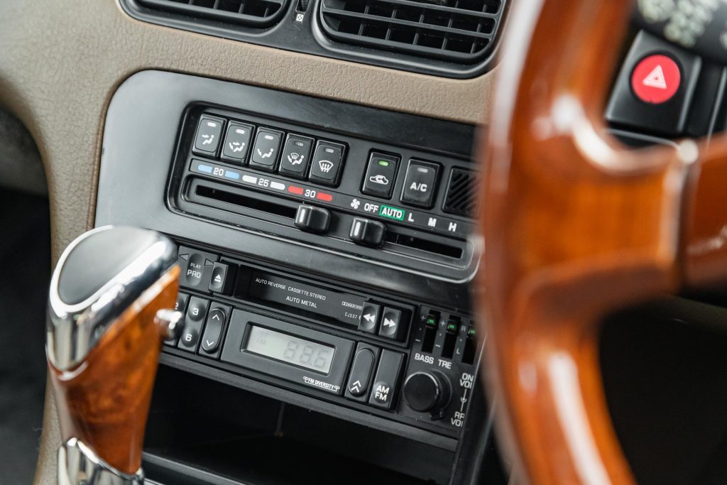 1990 Mitsuoka Le-Seyde radio setup