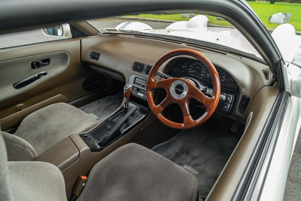 Front interior in the 1990 Mitsuoka Le-Seyde