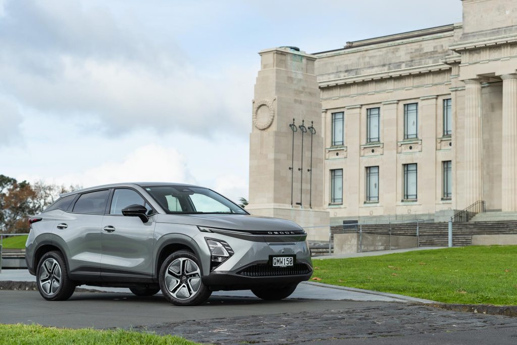 Omoda E5 EX parked in front of the Auckland war memorial museum