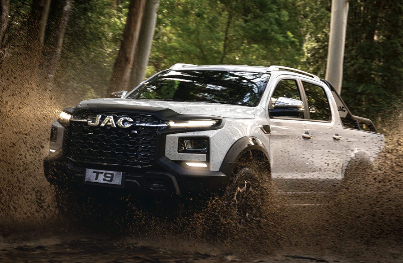 JAC T9 double cab ute making a splash.