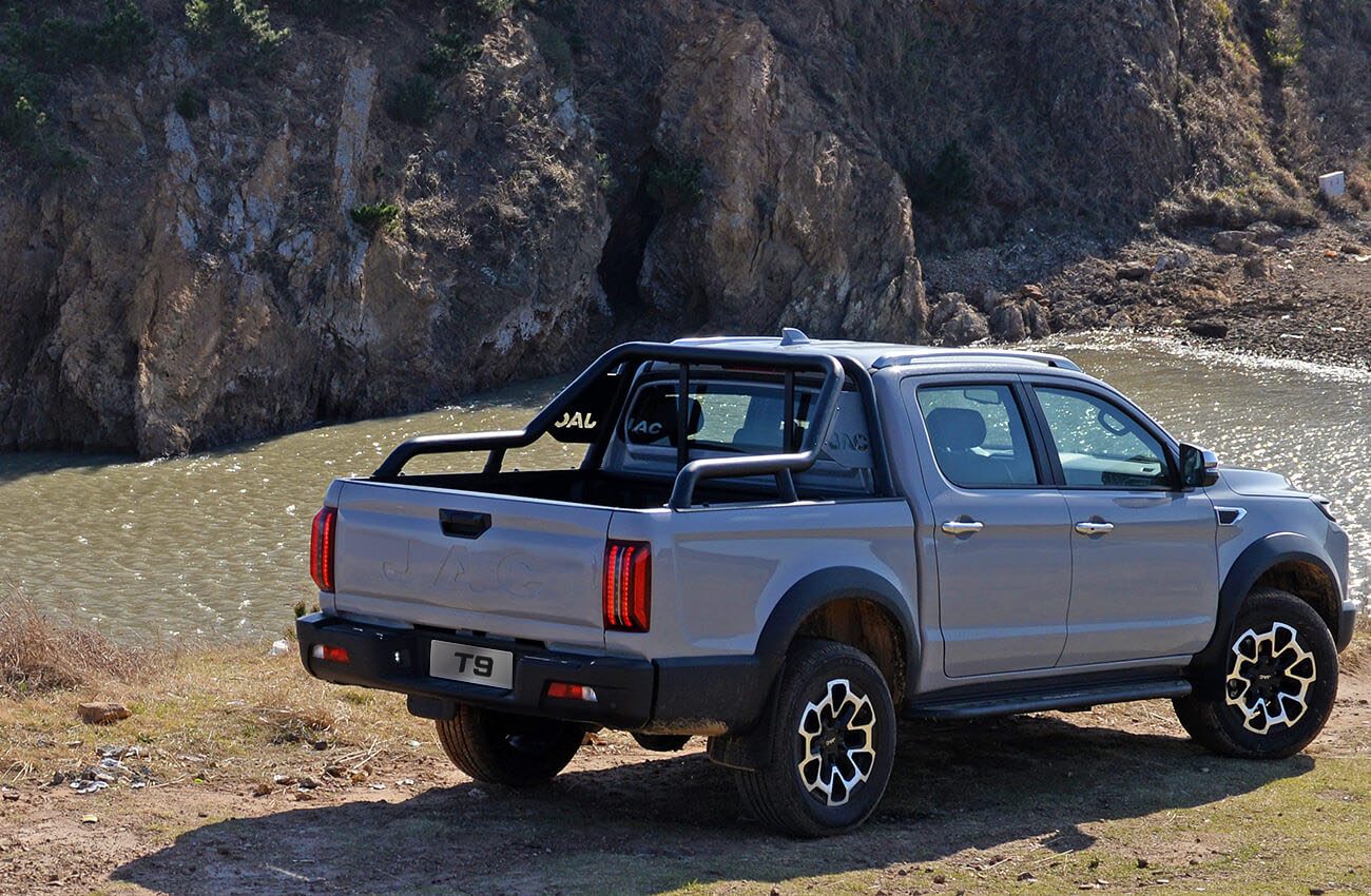 Rear shot of JAC T9 with sports bar.