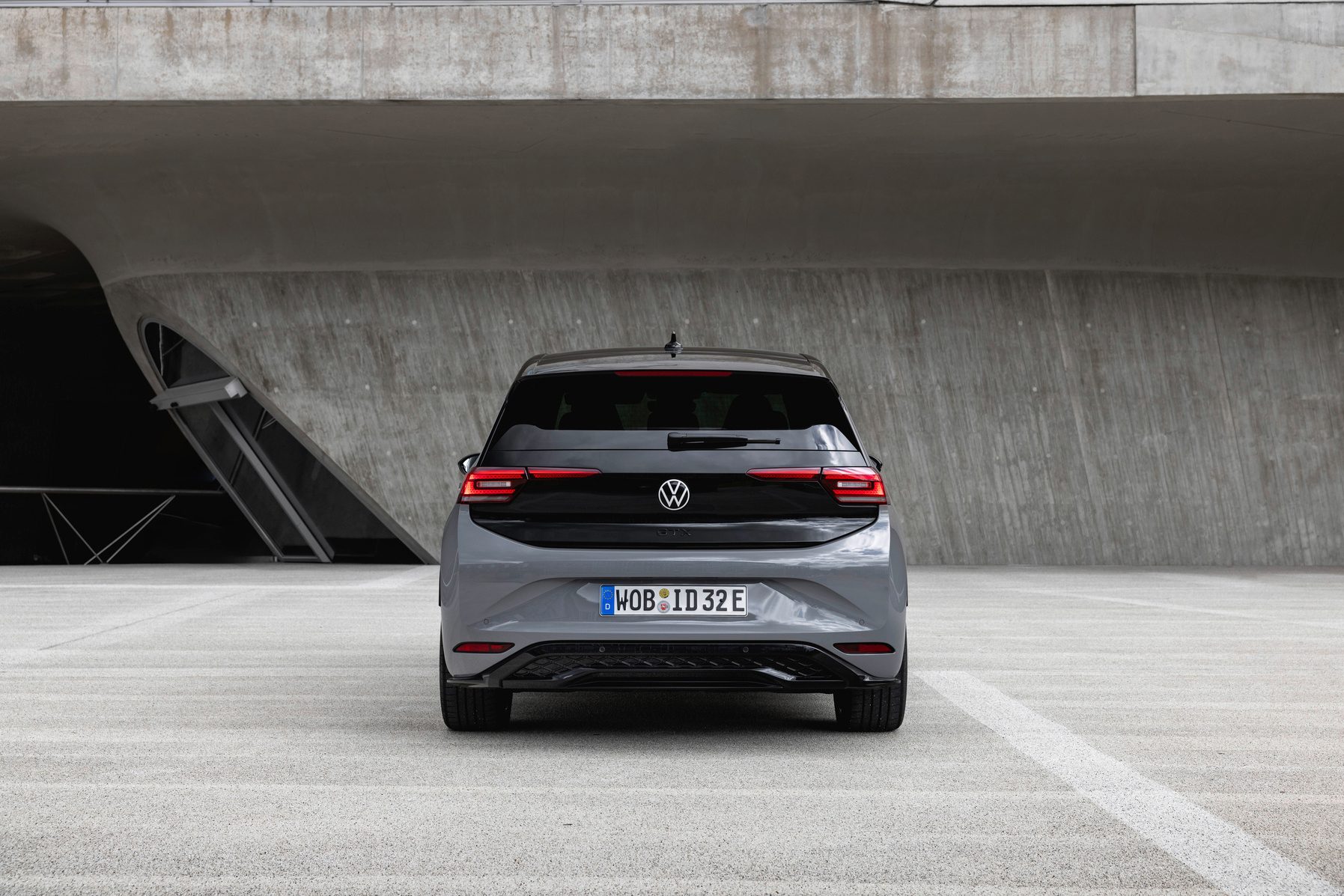 While at the rear of VW GTX is a subtle diffuser and integrated roof end wing.