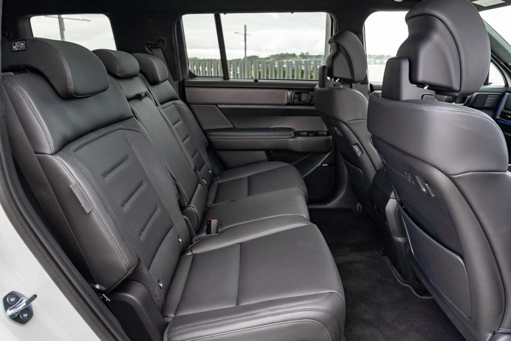 2024 Hyundai Santa Fe Hybrid middle seat row