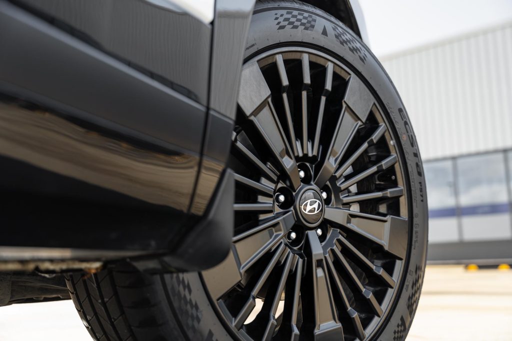 Wheel detail of the 2024 Hyundai Santa Fe Hybrid