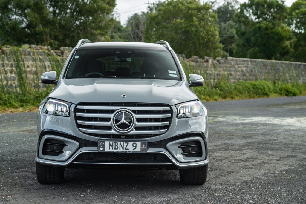 Mercedes-Benz GLS 450 d front profile