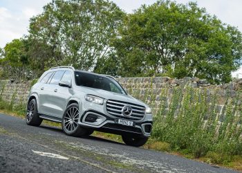 Mercedes-Benz-GLS-450d-front-quarter wide shot