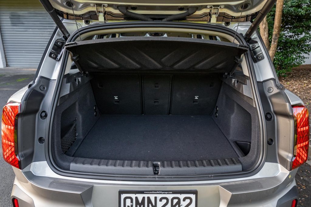 Boot space in the Mini Countryman Core Classic 2024