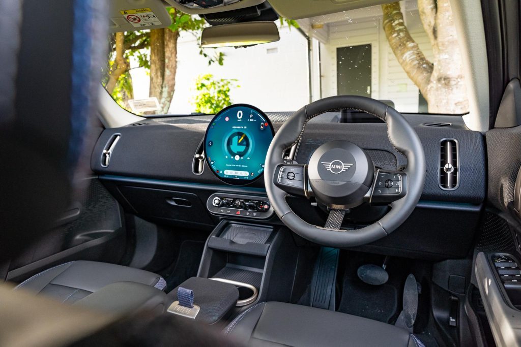 Wide front interior view of the Mini Countryman 2024