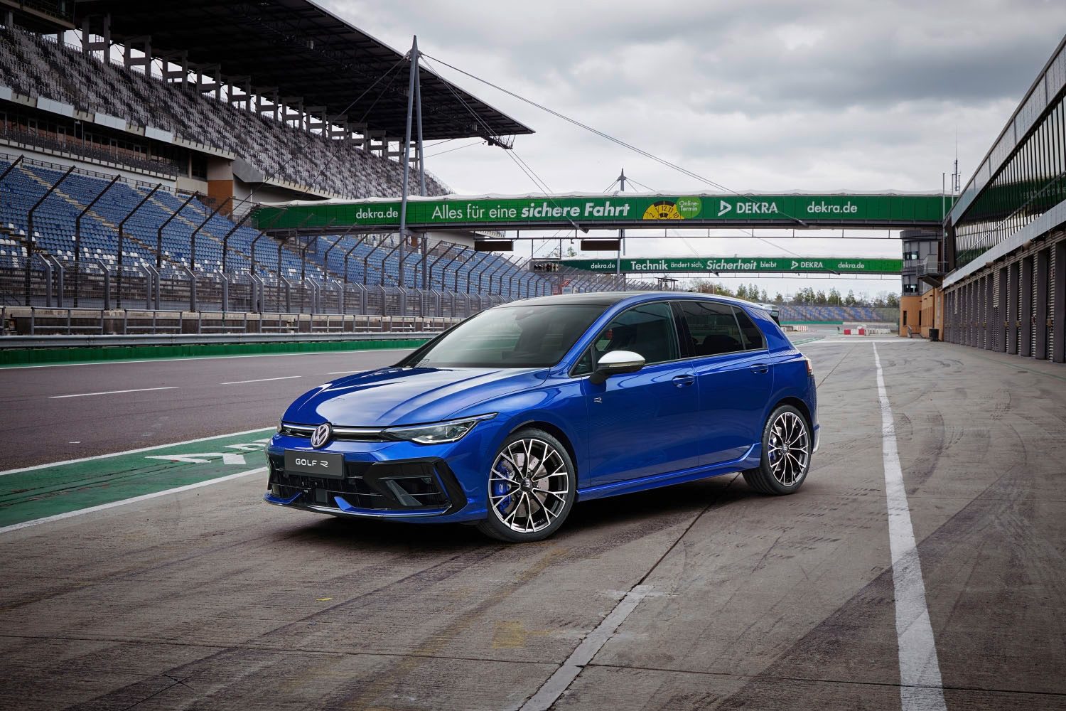 Here's a blue Golf R at reset, all ready for some race track stiffing. 