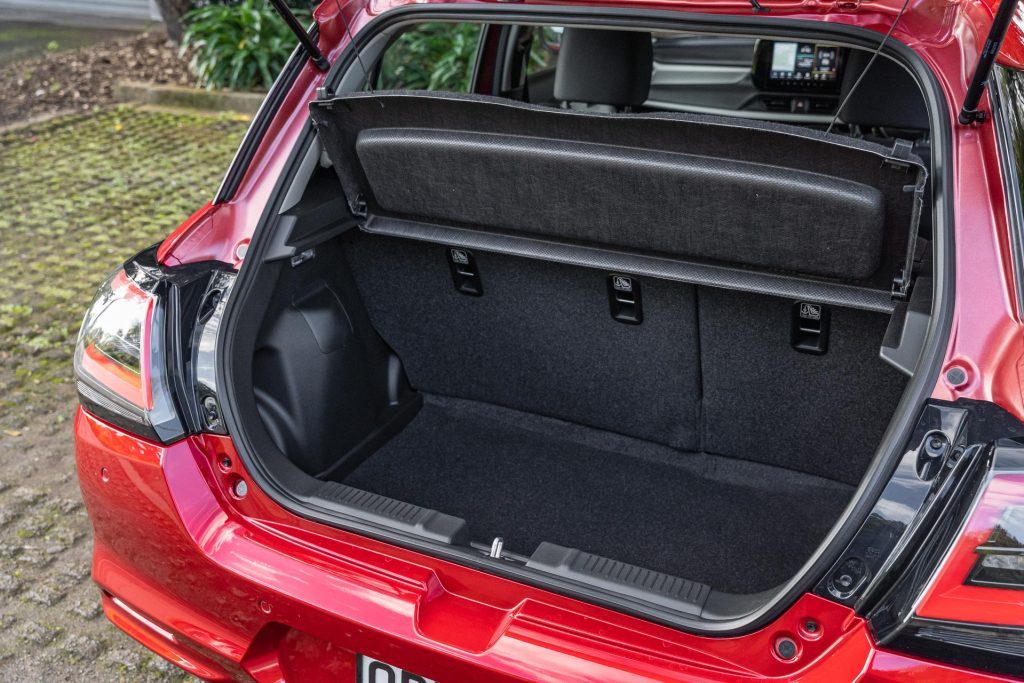 Boot space inside the Suzuki Swift GLS