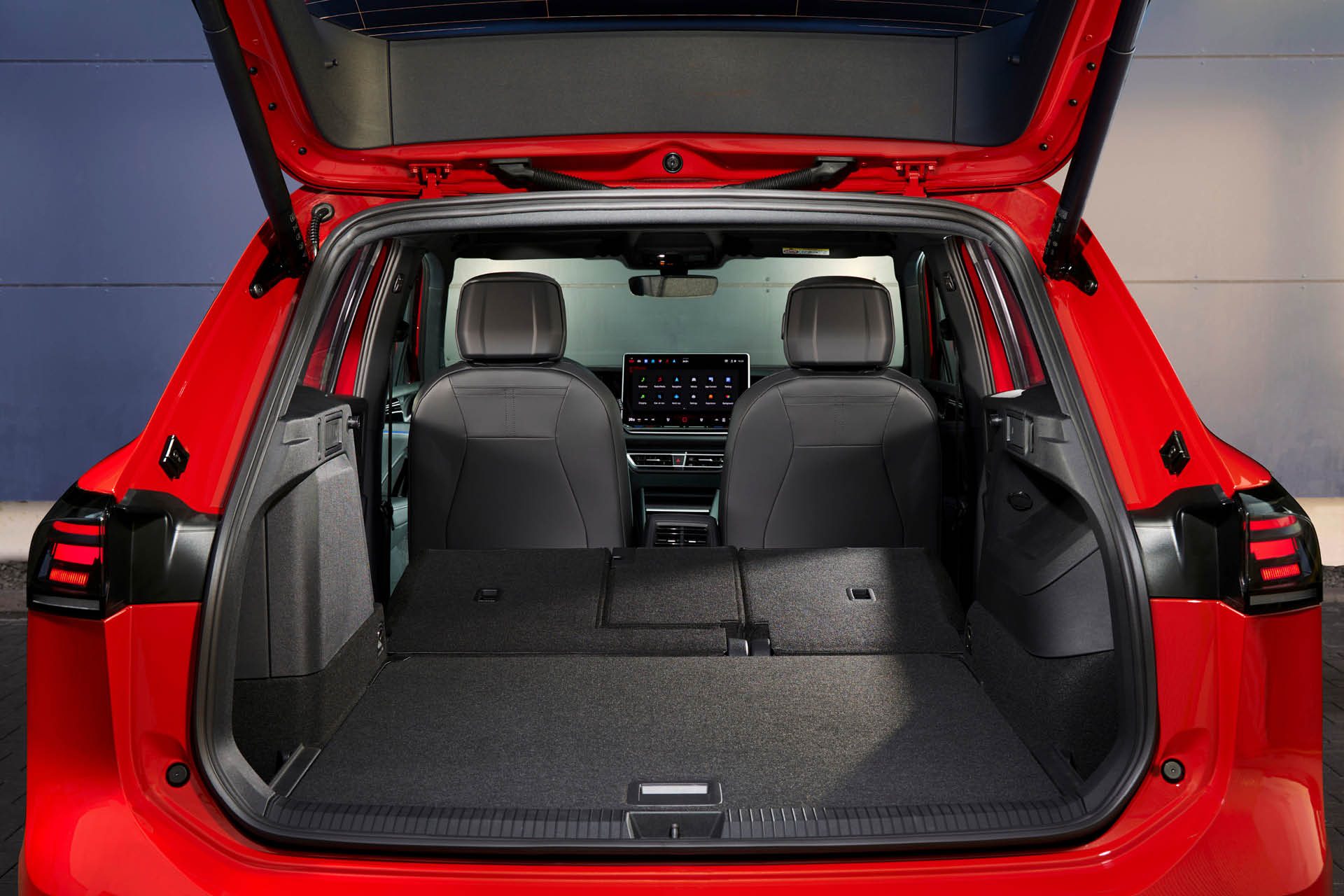 There's more room in the hold, not that it was lacking in that department before. Rear seats in R-Line are on sliders.