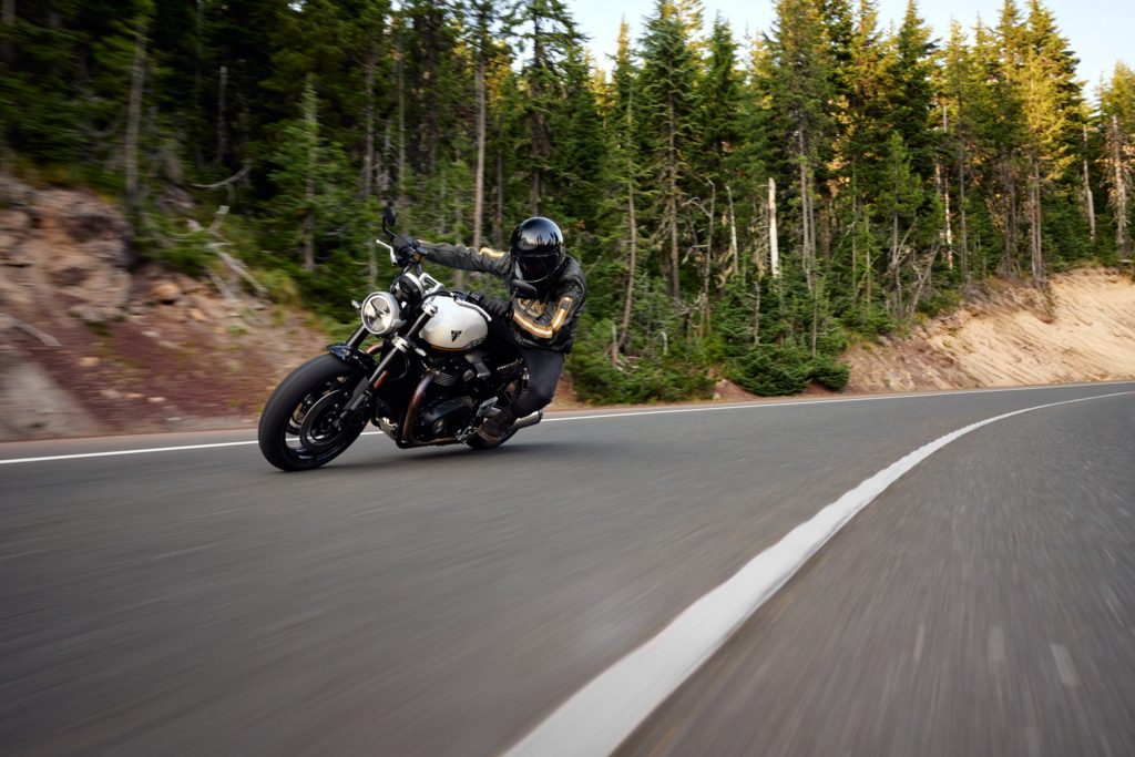 And this is the base Speed Twin 1200 in action.