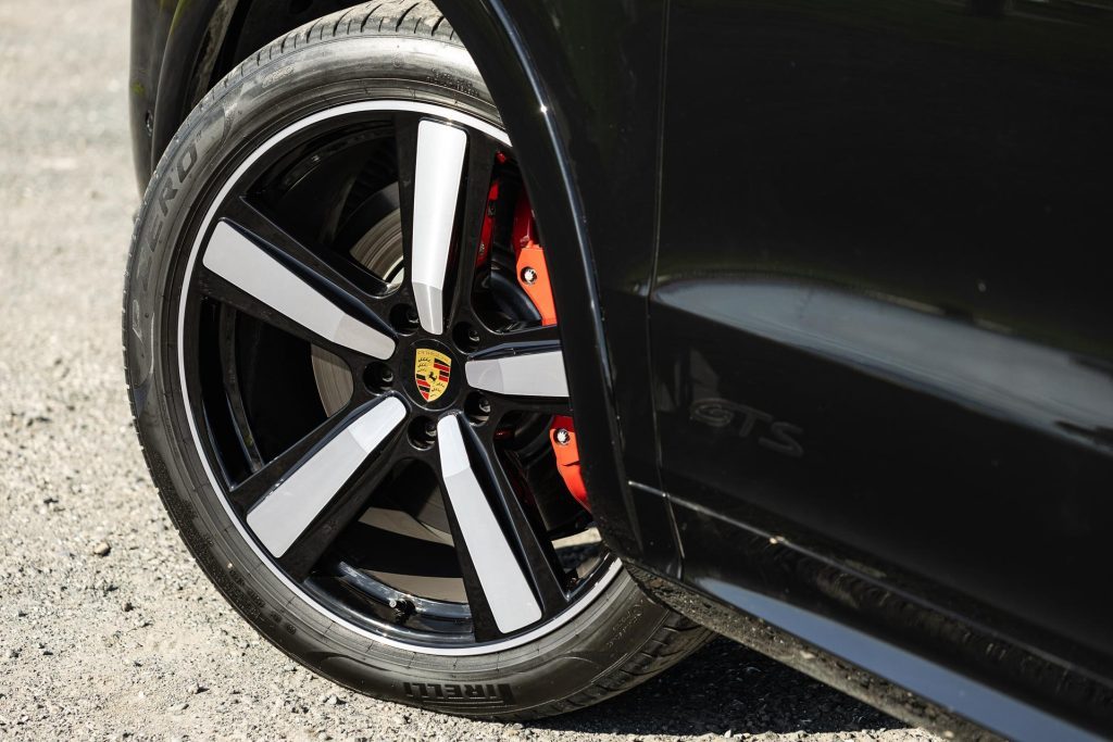 Porsche Cayenne GTS V8 wheel detail