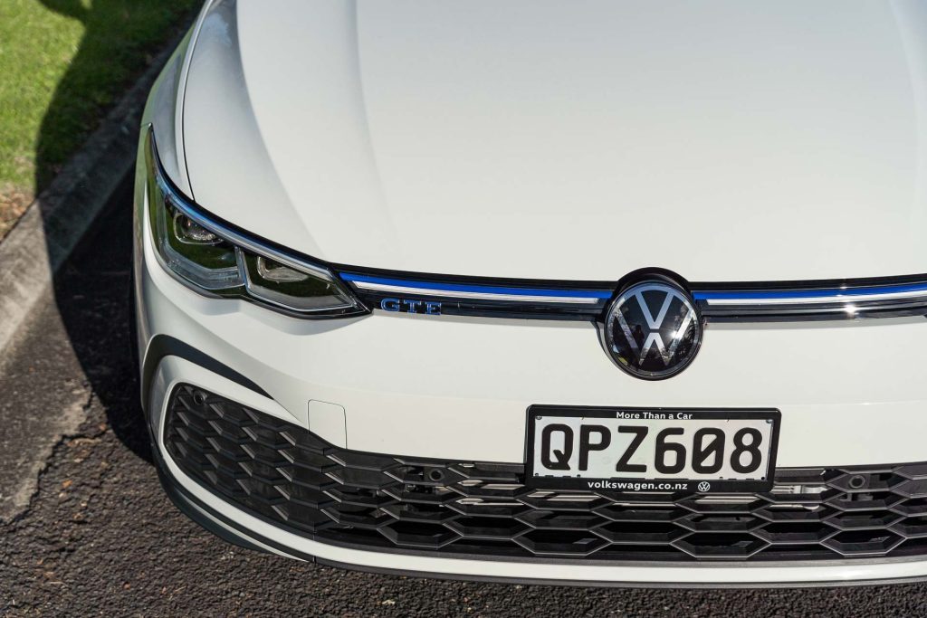 Headlight and grille detail of the Golf GTE