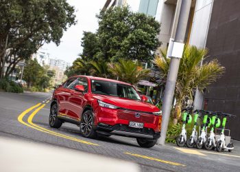 Honda HR-V in Auckland CBD cornering